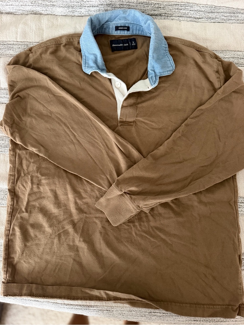 Abercrombie & Fitch Men's Brown Rugby Shirt with Light Blue Collar